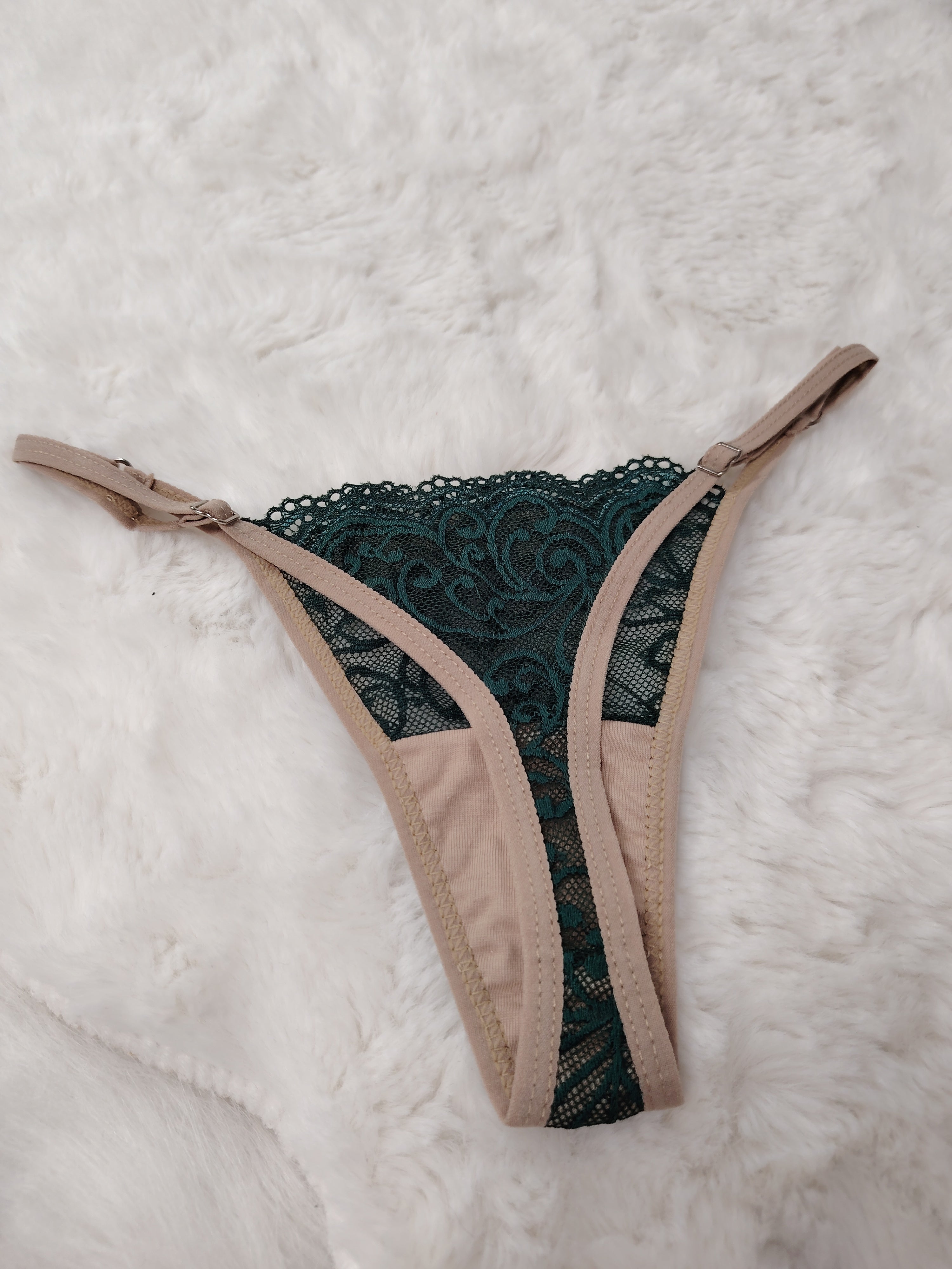SALE Microtanga de encaje verde