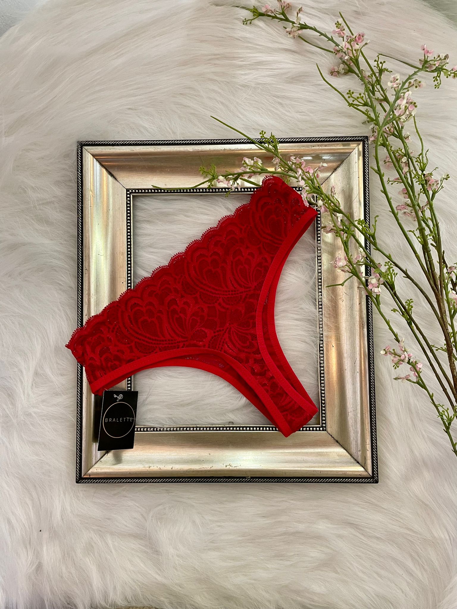 Vedetina de Encaje Rojo