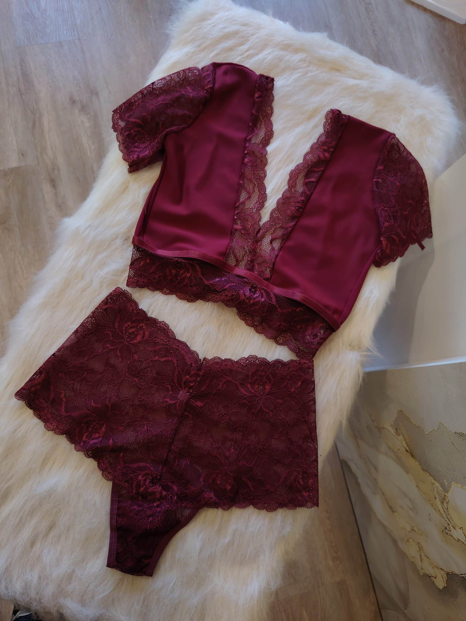 Conjunto Celesia con Hipster Bordo