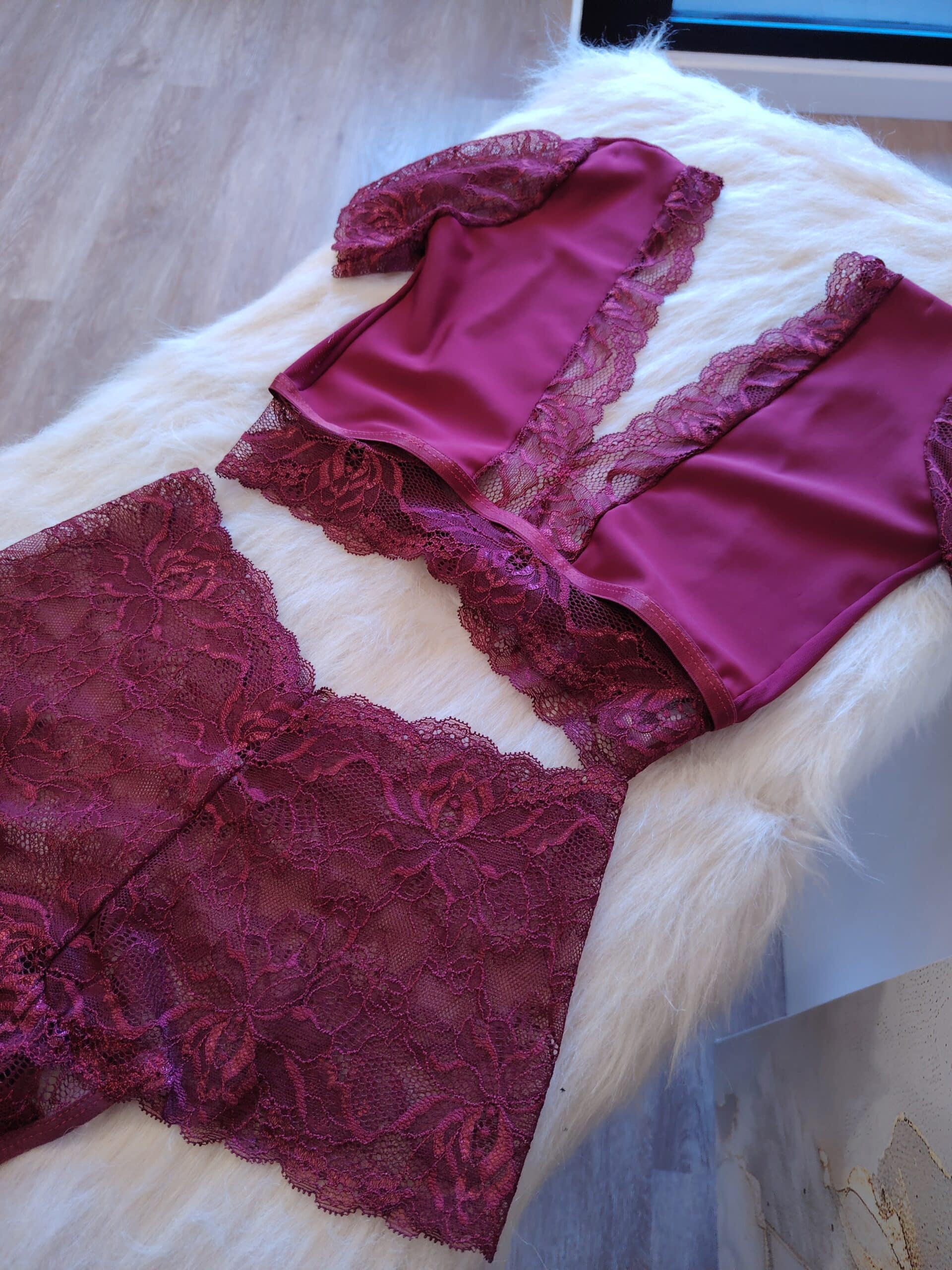 Conjunto Celesia con Hipster Bordo