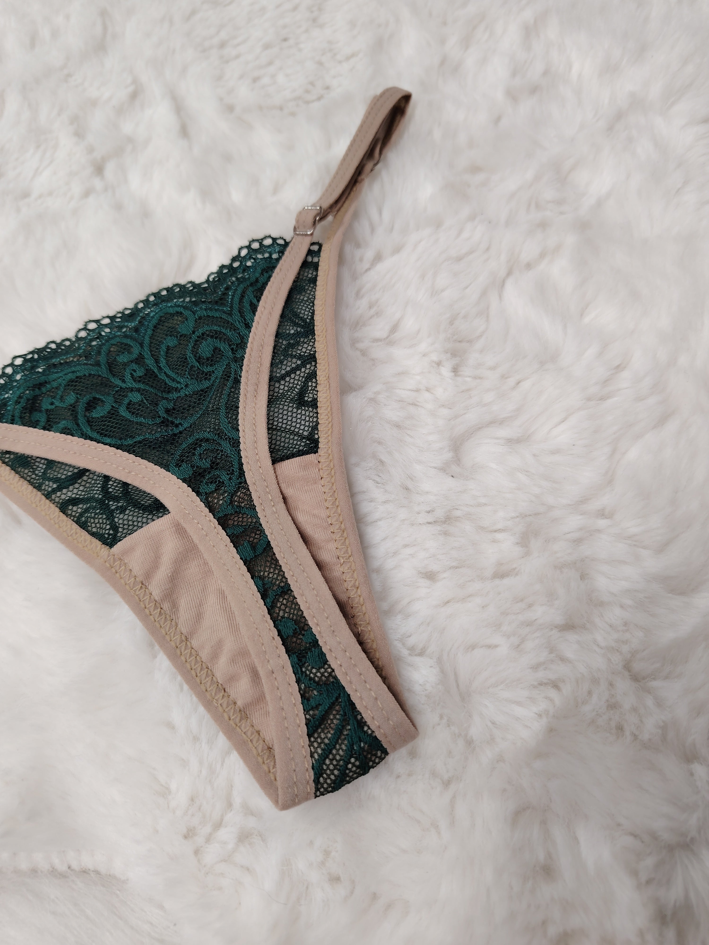 SALE Microtanga de encaje verde